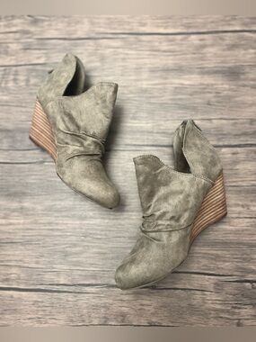 Report Gower Olive Green Wedge Booties